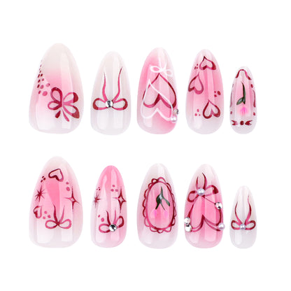 Kunstvolle Nagelkunst mit romantischem Herzdesign Brehn