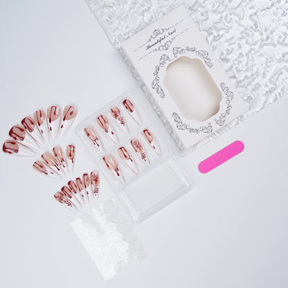 Stylisches Nagelset Brehn