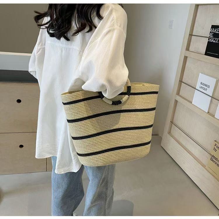 Elegante und Geräumige Strandtasche Brehn