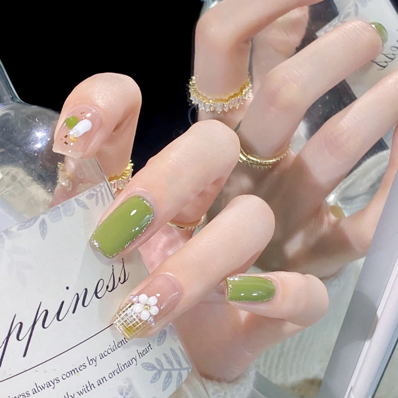Kunstnagelset mit eleganten handgefertigten Designs Brehn