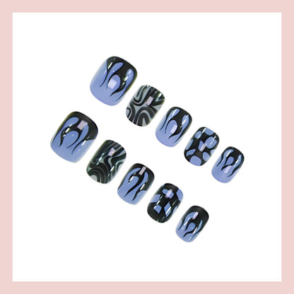 Kunstnagelset mit auffälligen geometrischen Motiven Brehn