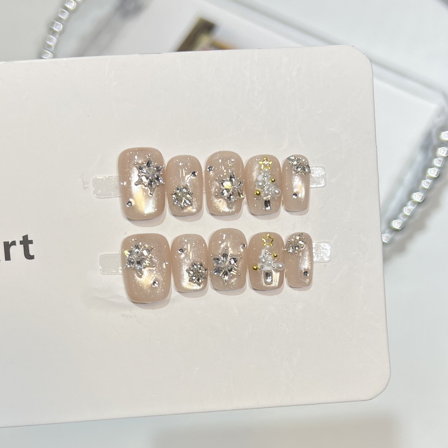 Elegantes Press-On-Nagelkunst-Set mit funkelnden Akzenten Brehn