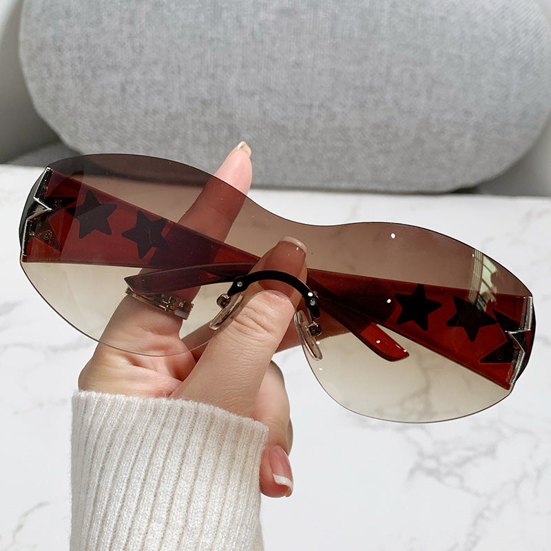 Damen stylische Sportsonnenbrille mit Drittelrahmen und auffälligen Sternenakzenten Brehn