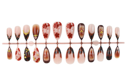 Kunstnagel Set mit romantischen floralen Designs und hochwertigen Verzierungen Brehn