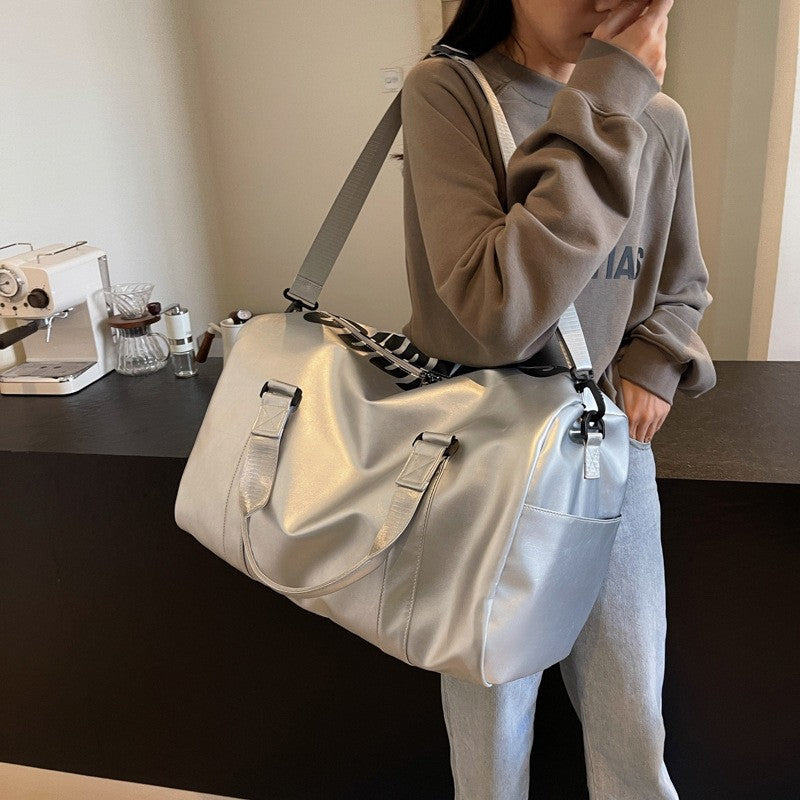 Sportliche Reisetasche mit robustem Design und verstellbarem Schulterriemen Brehn