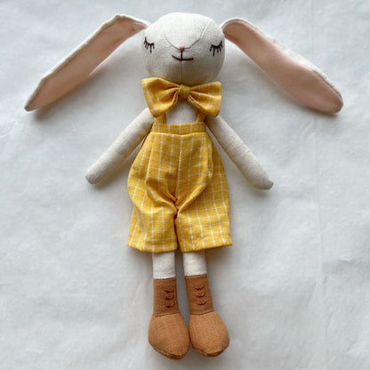 Handgemachte Leinen-Hase Weiche Stoffpuppe mit besticktem Latzkleid