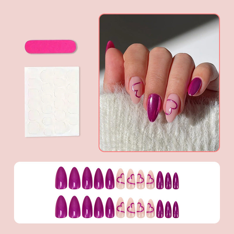 Kunstnagelset mit romantischem Herzdesign und glamourösen Akzenten Brehn