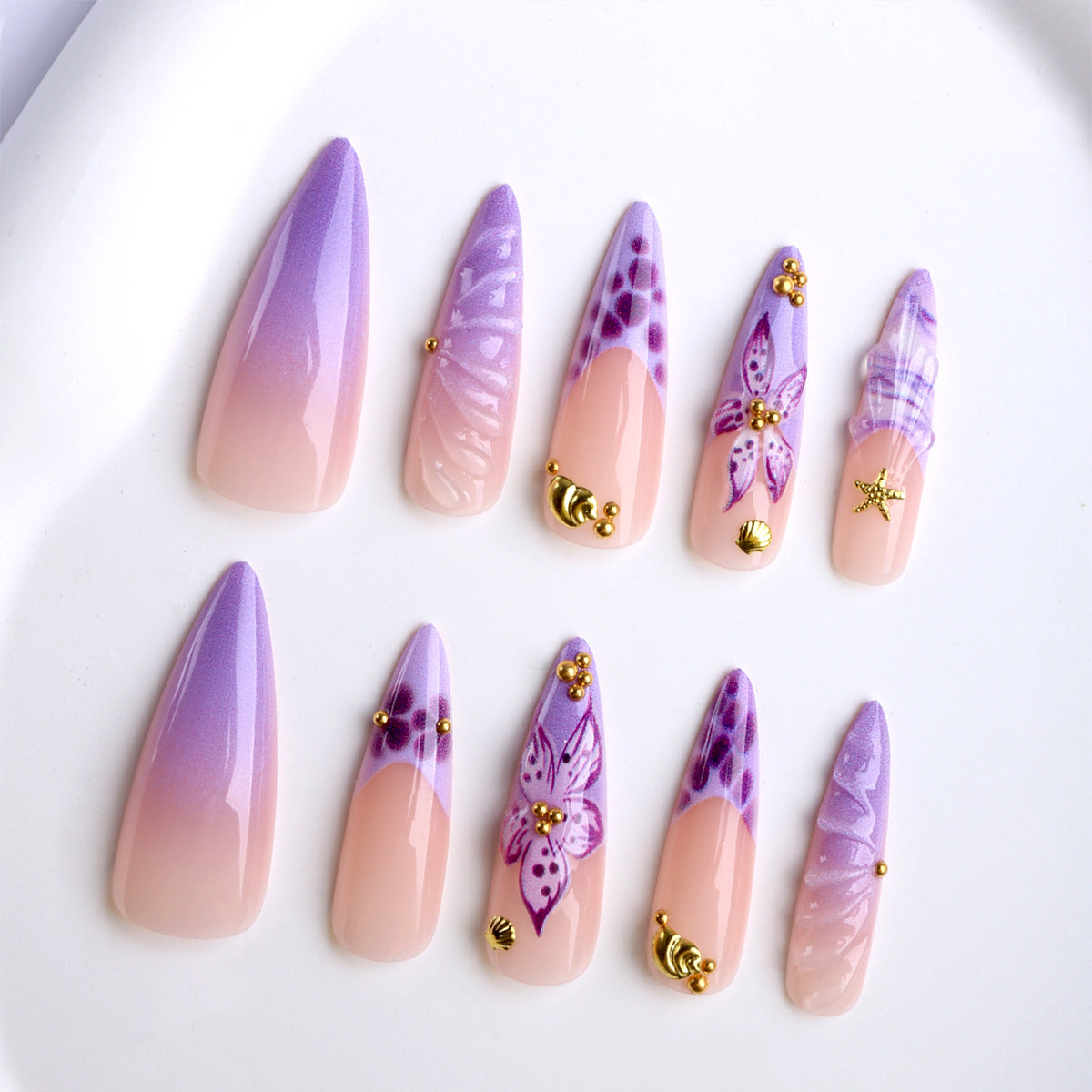 Stilvolle Kunstfingernägel mit Floralen und Geometrischen Elementen Brehn