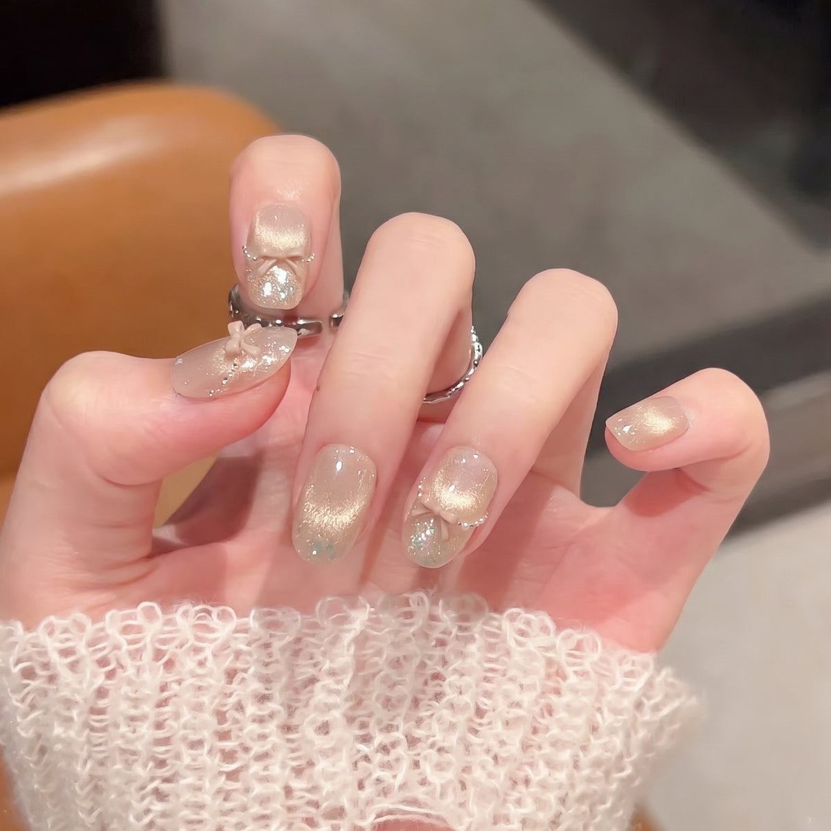 Press-On-Nagelkunst-Set mit eleganten Schleifenakzenten Brehn