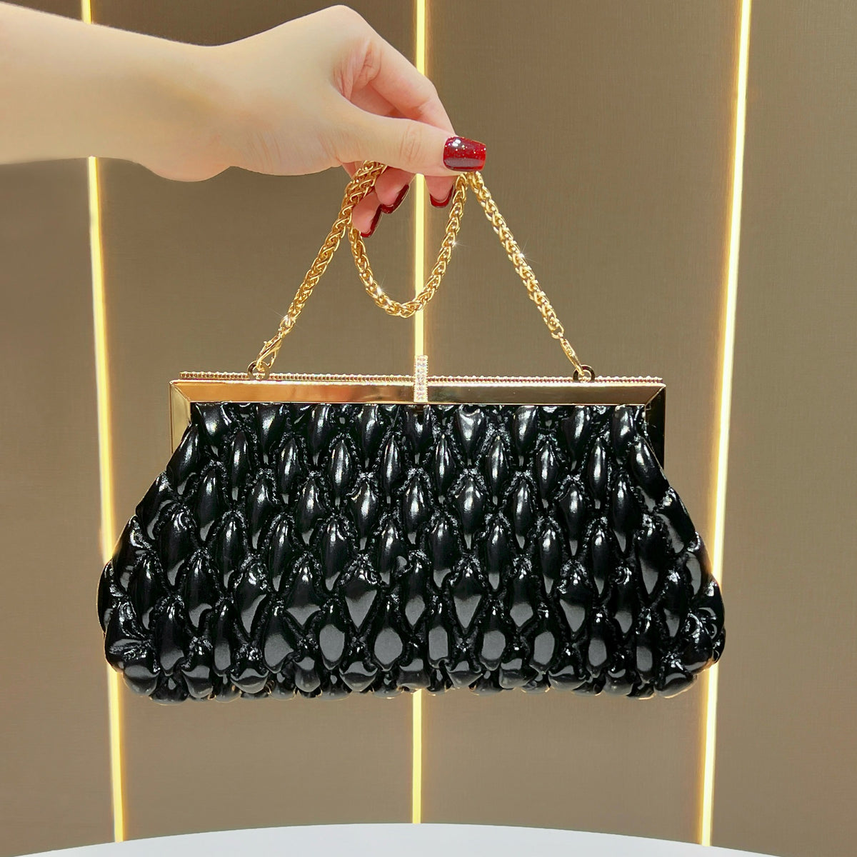 Elegante strukturierte Abendhandtasche