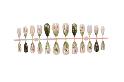 Kunstnagelset mit floralen Designs und eleganten Akzenten Brehn