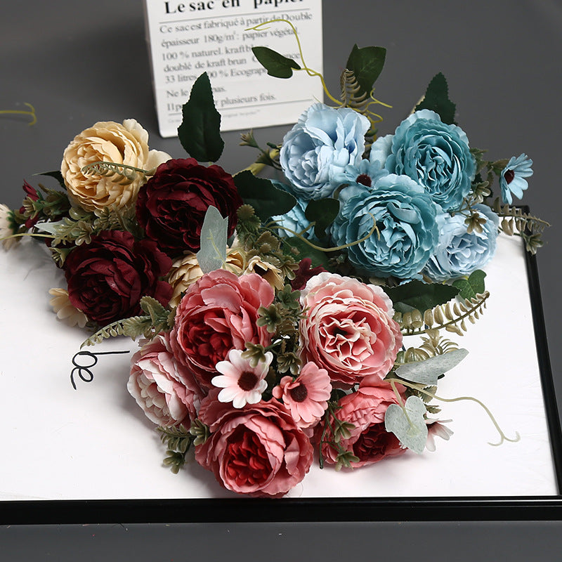 Elegante falsche Blumendekoration