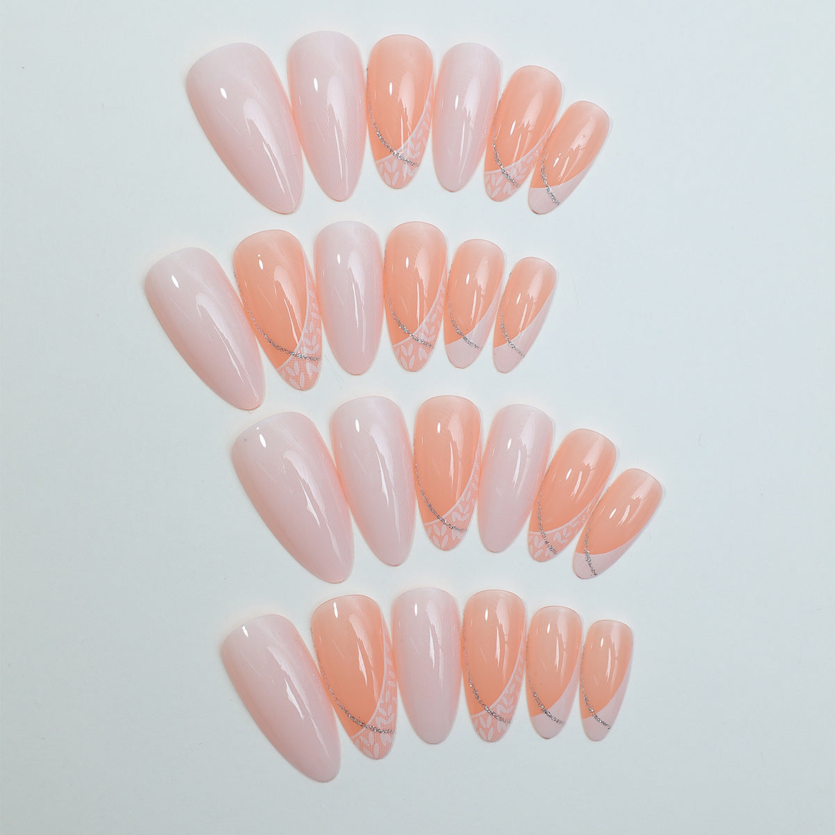 Dekoratives Press-On Nagelset mit stylischen Herz- und Schmuckakzenten Brehn
