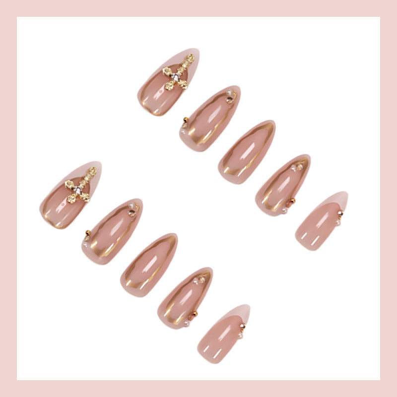 Kunstnagelset mit luxuriösem Glitzer und eleganten Formen Brehn