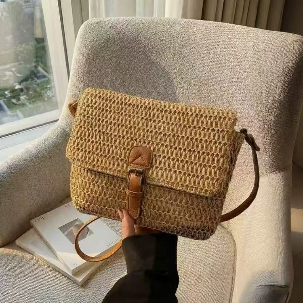 Handtasche Aus Geflochtenem Naturmaterial mit Verstellbarem Tragriemen Brehn