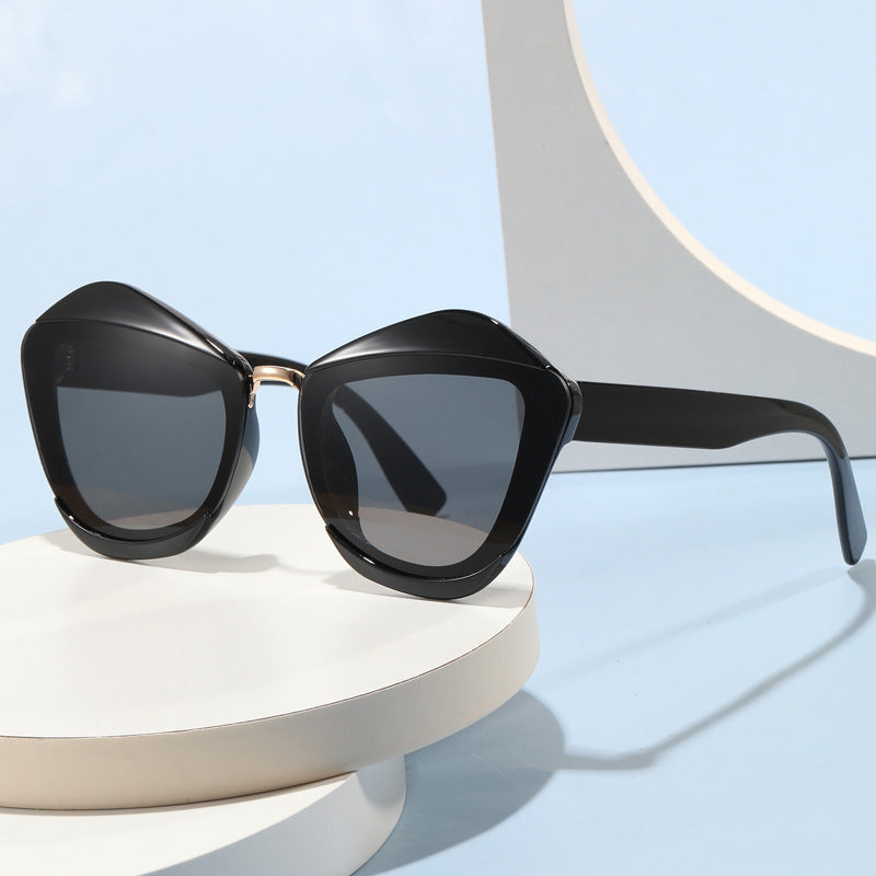 Damen auffällige Designer-Sonnenbrille mit extravagantem Rahmen Brehn