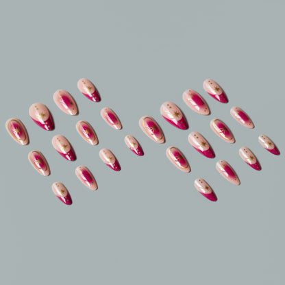 Elegante mit Sternen verzierte Gel-Nagelkunst