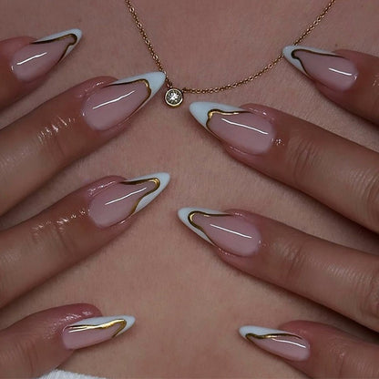 Kunstnagelset mit elegantem Goldrand und zartem Rosa Brehn