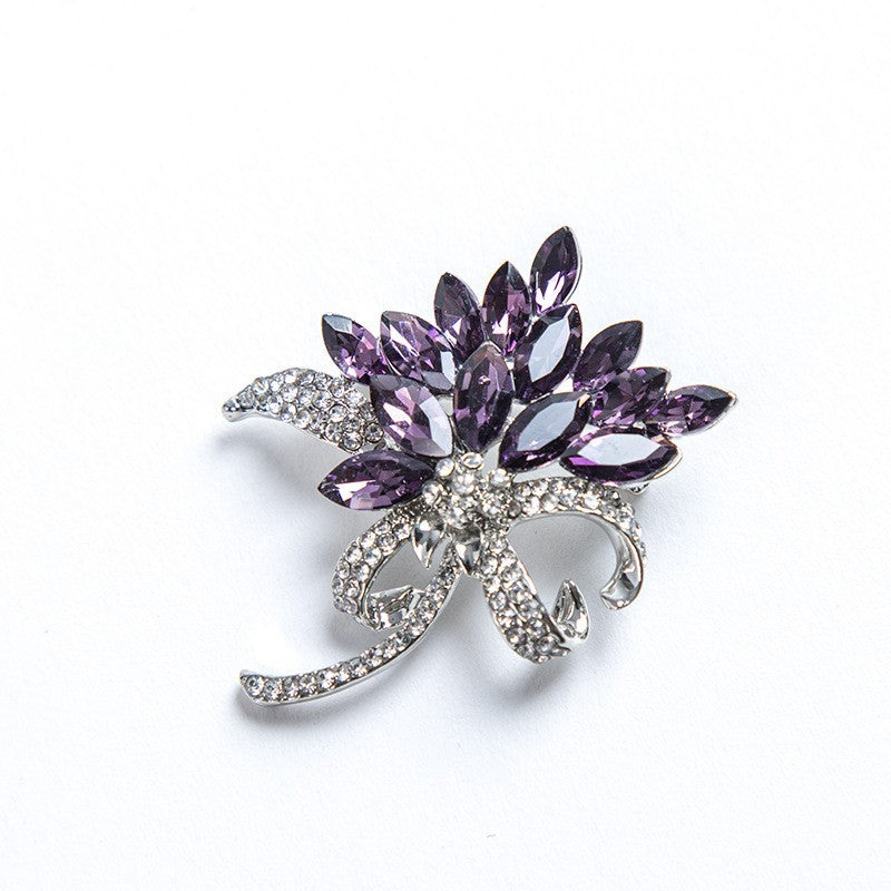 Funkelnde Brosche mit Floralen Design Brehn
