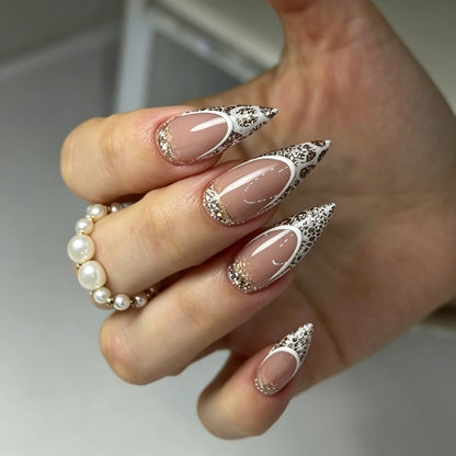 Exquisite Kunstnagel-Kreation mit Glitzer und einzigartigem Design Brehn