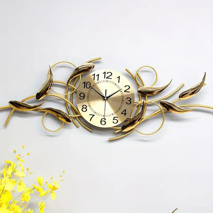 Verschnörkelte dekorative Metallwanduhr Brehn