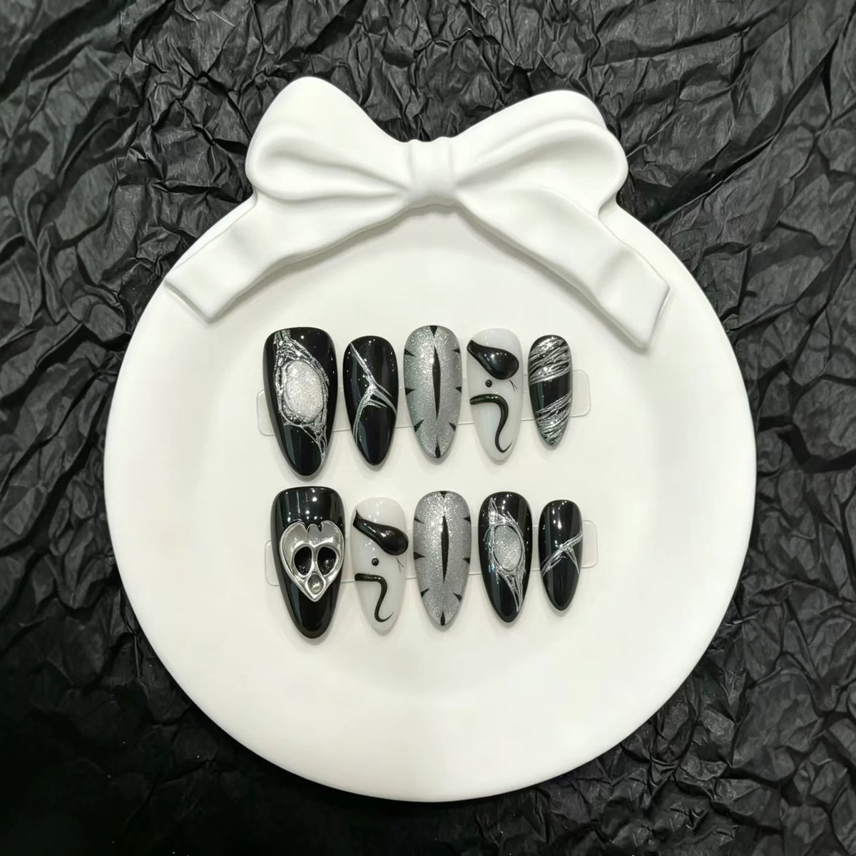 Künstlerisches Statement Press-On Nagelset