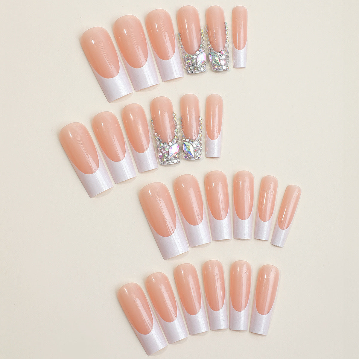 Kunstnagelset mit glamourösen Strassdetails Brehn