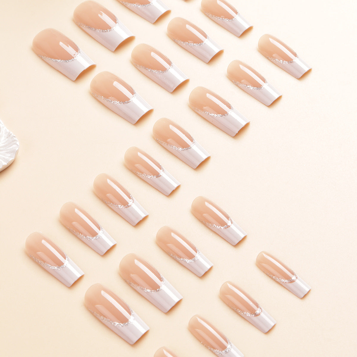 Dekoratives French Tip Press-On Nagelset Brehn