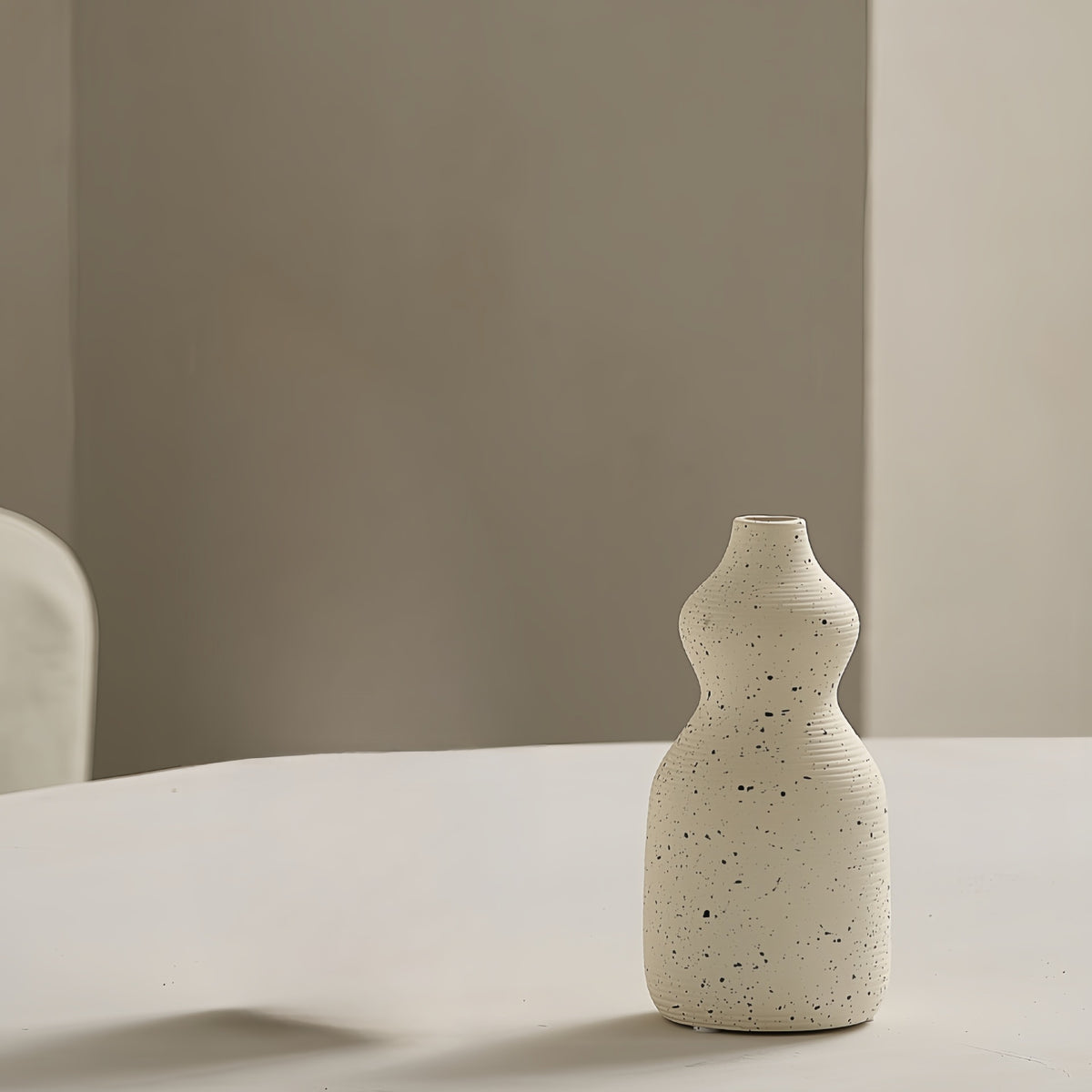 Elegante und Kunstvolle Keramikvase Brehn