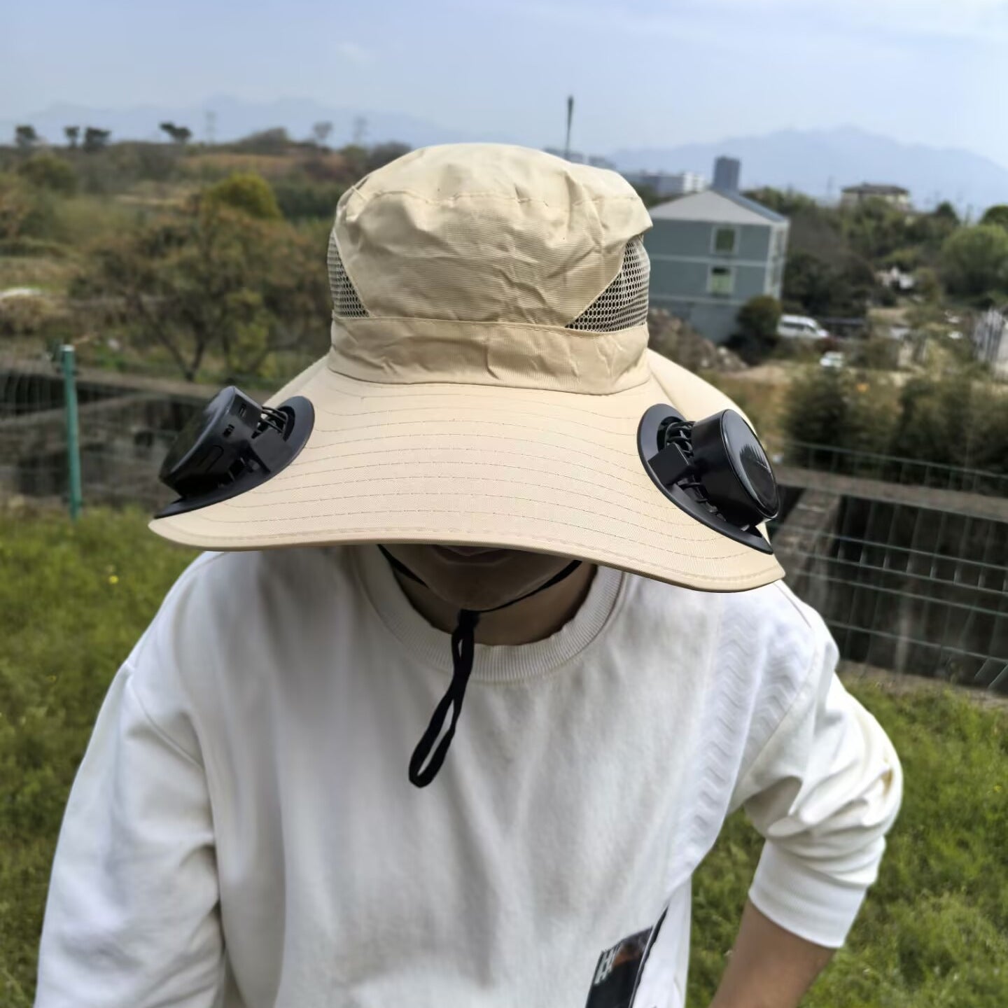 luftgekühlter Sonnenhut mit abnehmbaren USB-Ventilatoren und breitem Nackenschutz Brehn