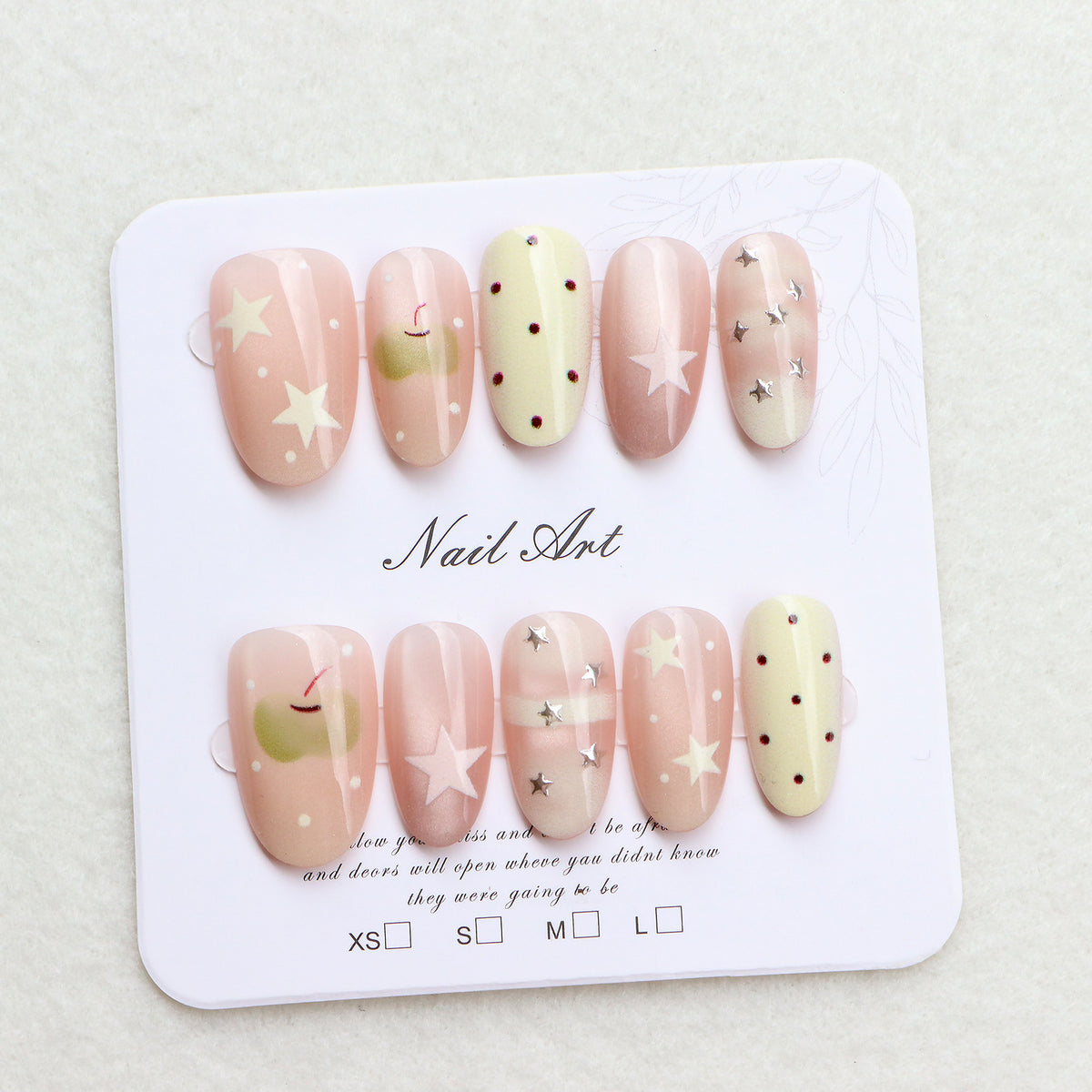 Dekoratives Press-On-Nagelset mit Stern- und Punktdesign Brehn