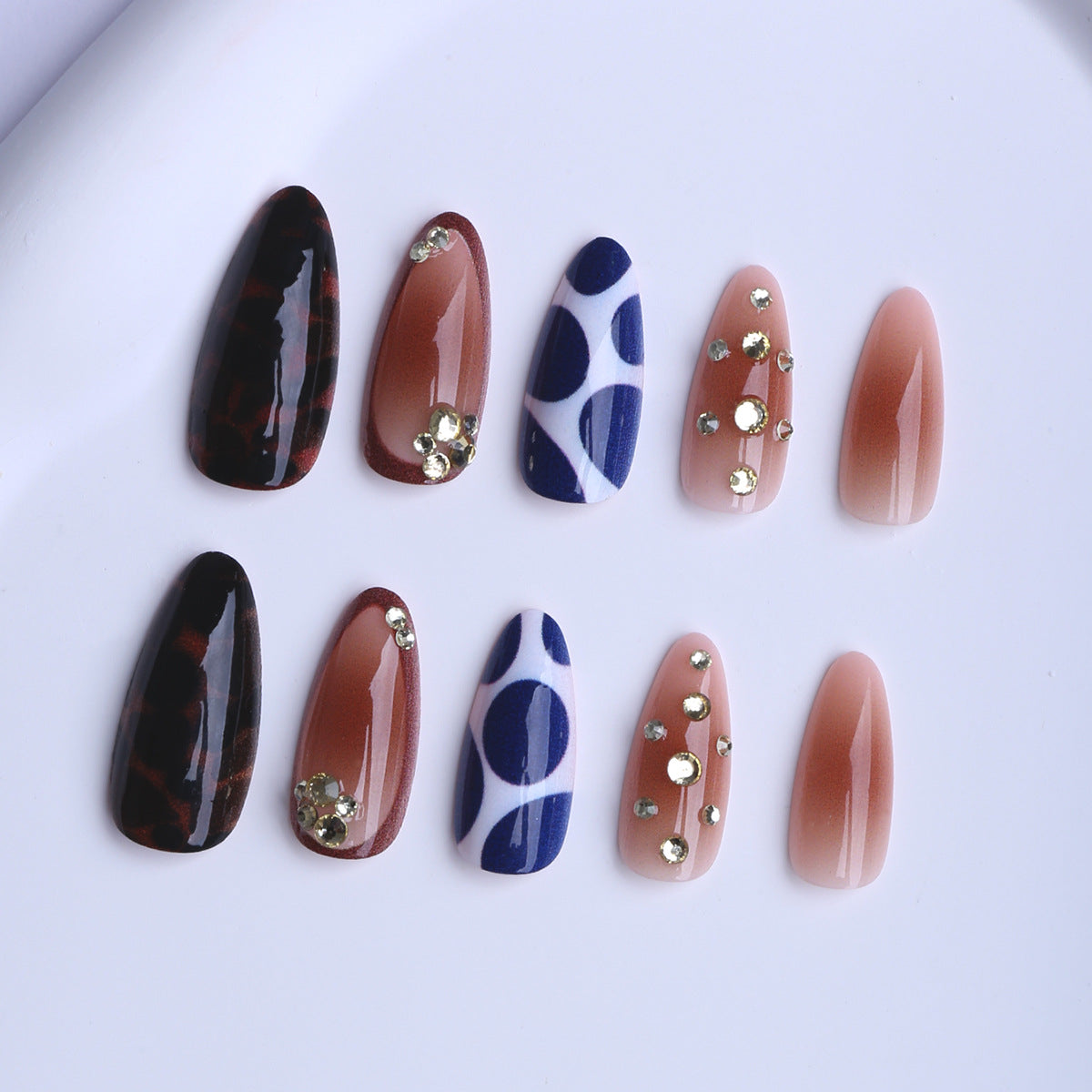 Künstliche Stiletto Fingernägel mit Extravagantem Design Brehn