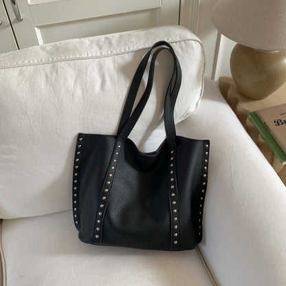 Stylische genoppte Leder Tote Bag