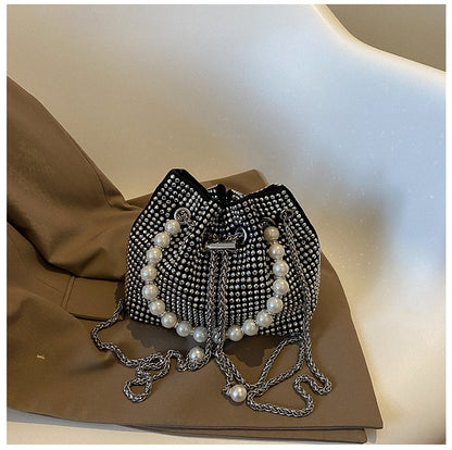 Elegante Perlen Zughandtasche