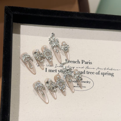 Elegantes, mit Strass verziertes Press-On Nail Set