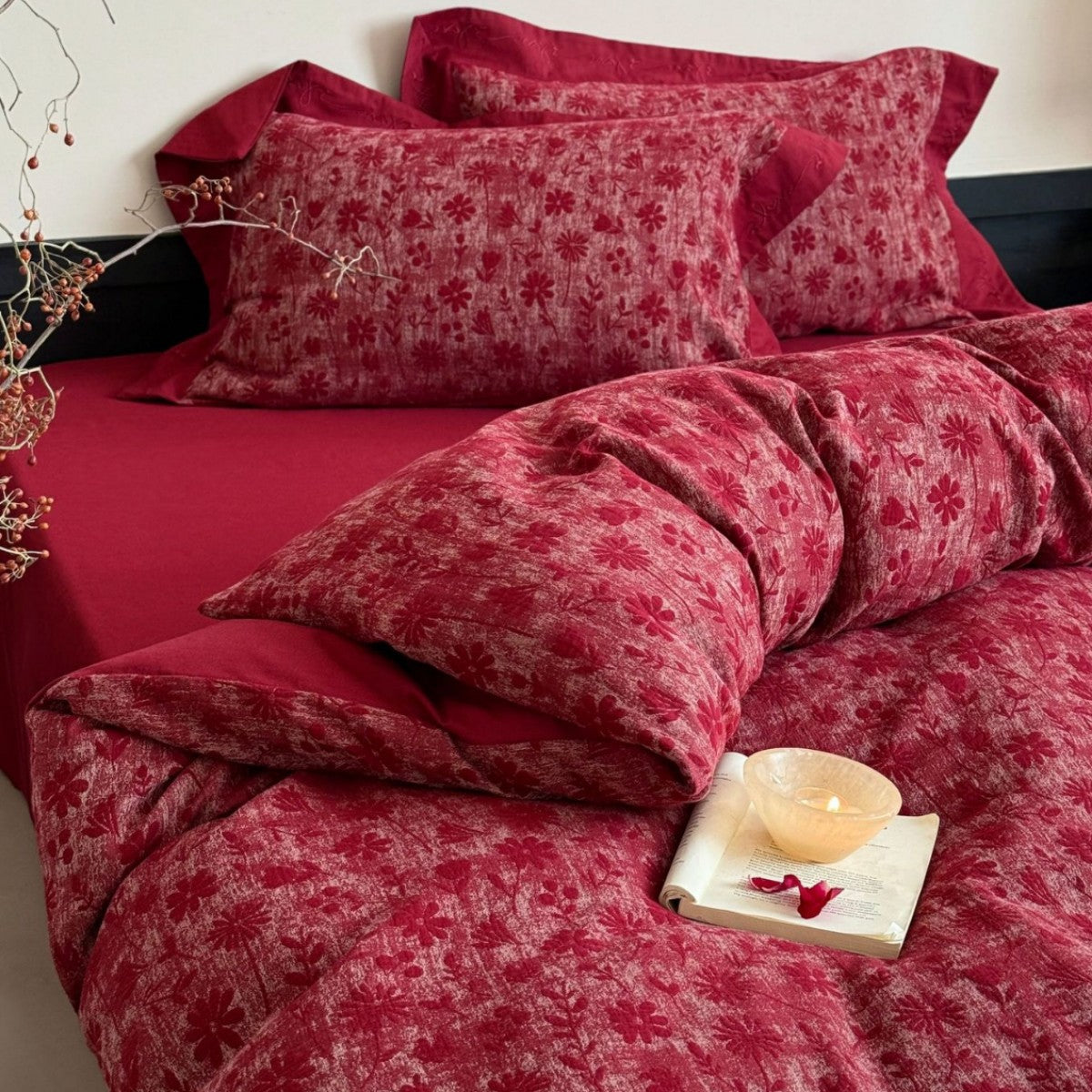 Premium-Baumwoll-Bettwäschegarnitur mit gewebtem Blumenmotiv und eleganter Umschlagkante