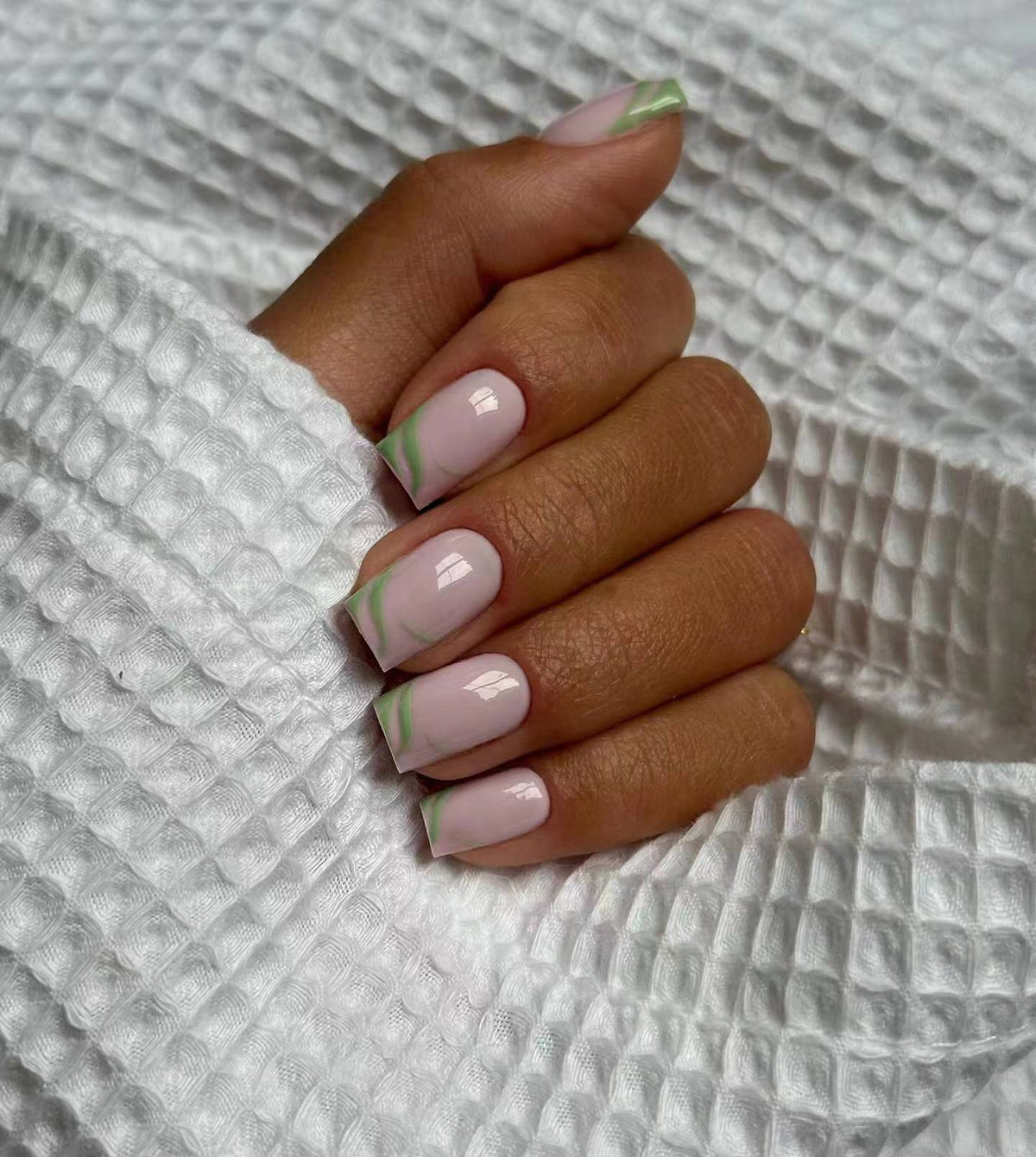 Kreative Nagelgestaltung mit eleganten Farbverläufen Brehn