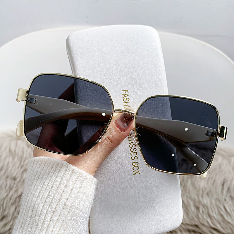 Damen stilvolle quadratische Sonnenbrille mit geschwungenem Rahmen Brehn