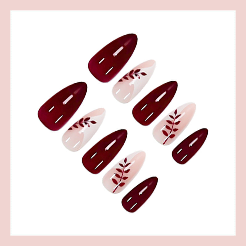 Kunstnagelset mit eleganten Blattmotiv-Designs Brehn