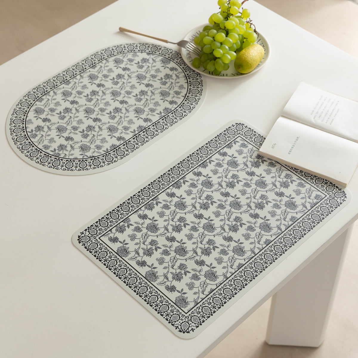 Abwischbare Tischsets aus PU‑Leder mit botanischem Silhouetten‑Design Brehn