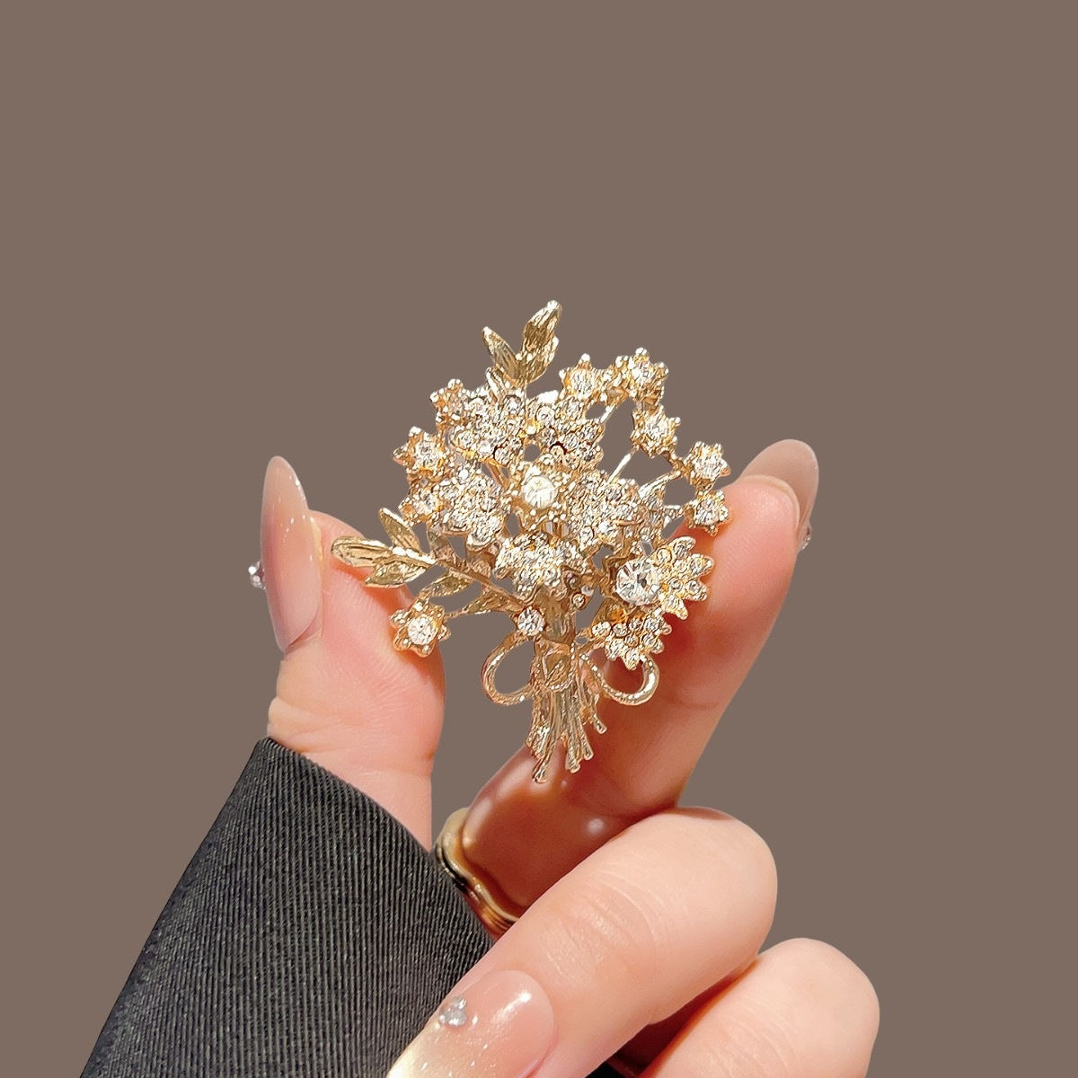 Elegante und Funkelnde Brosche Brehn