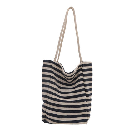 Lässige gestreifte Strandtasche