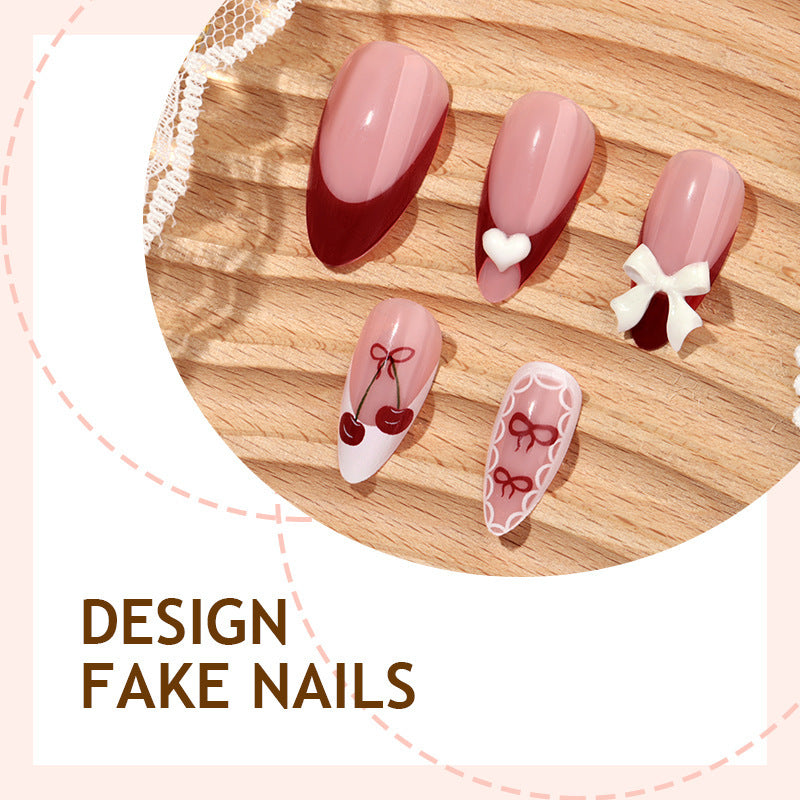 Kunstnagelset mit verspielten Motiven und eleganten Akzenten Brehn