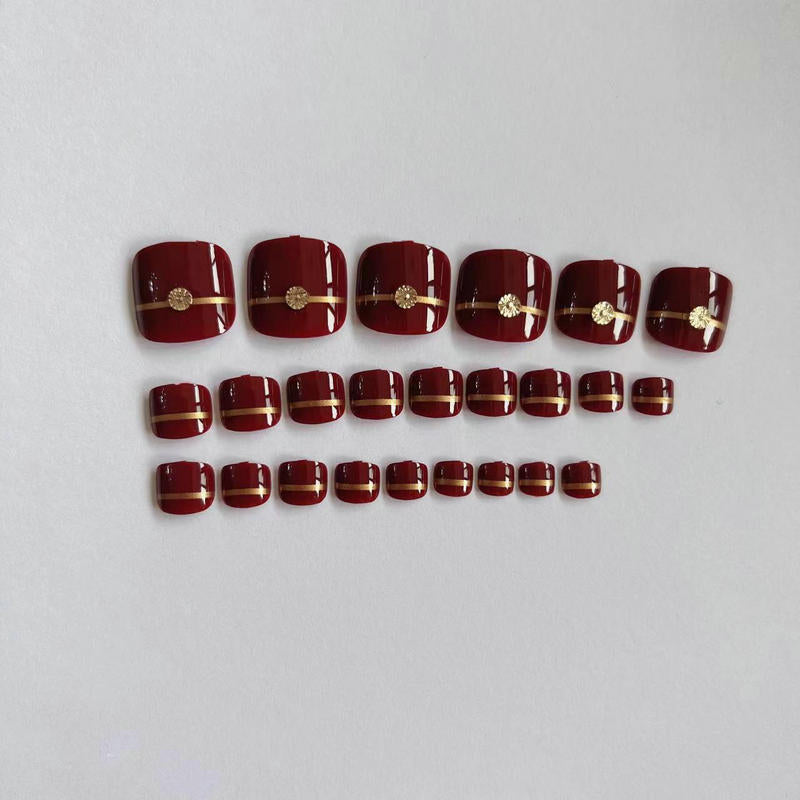 Künstliche Fußnägel mit eleganten Goldverzierungen Brehn