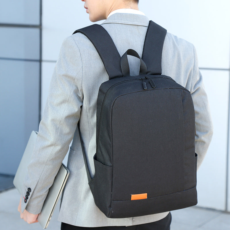 Moderner Technologie-affiner Rucksack Brehn