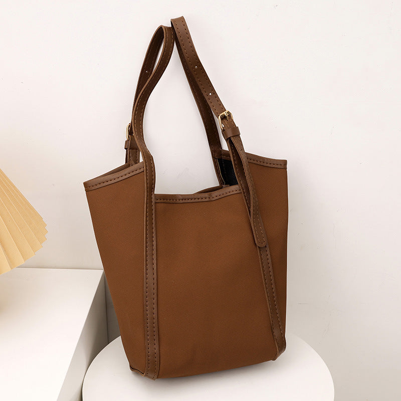 Minimalistische Zip-Top Handtasche Brehn