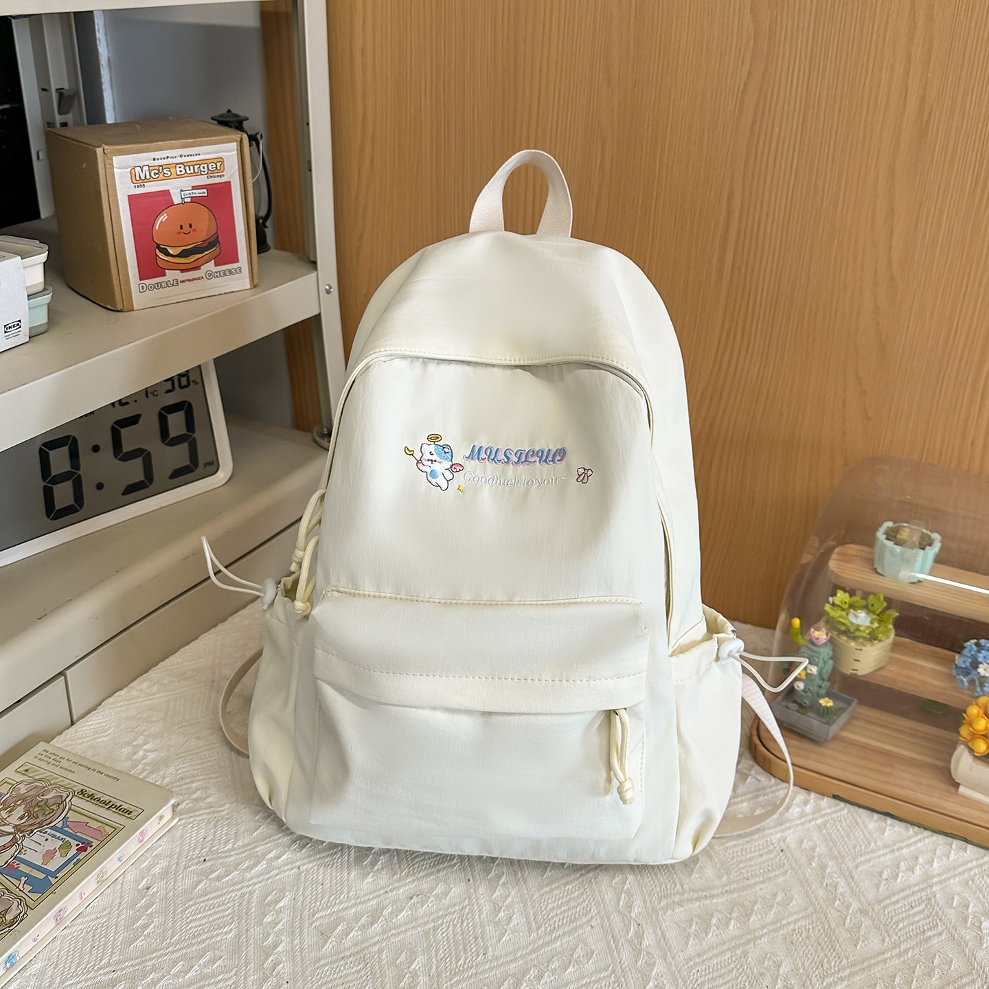 Lässiger leichter bestickter Schulrucksack