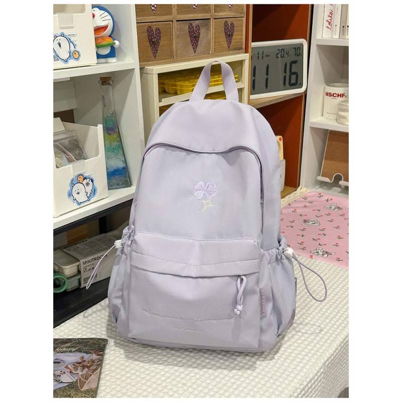 Lässiger bestickter Rucksack