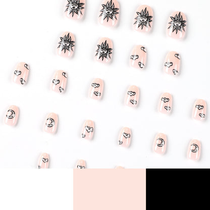Kunstvolle Nagelkunst im Mond- und Sonnenmotiv Brehn
