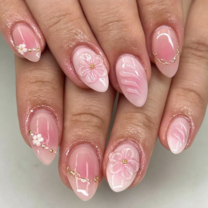Kunstnagelset mit zarten Blüten- und Ombre-Designs Brehn